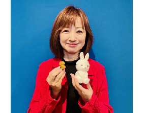 山崎ひとみ